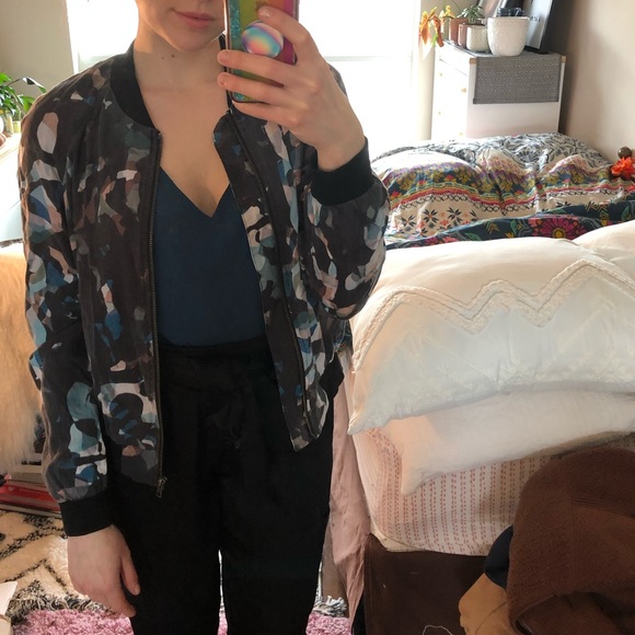 French Connection lyocell lightweight bomber jacket with abstract pattern - Picture 3 of 6